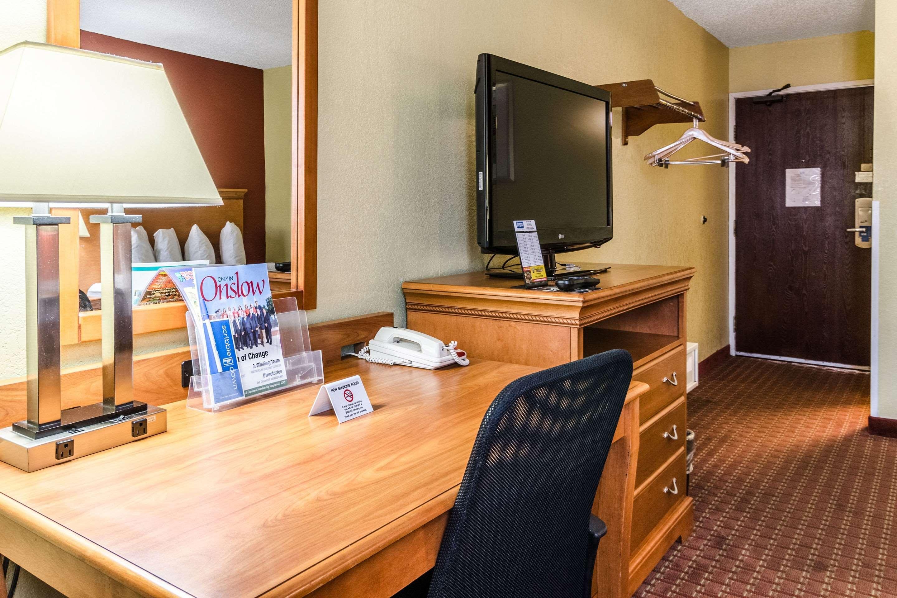 Rodeway Inn & Suites Jacksonville Near Camp Lejeune Eksteriør billede