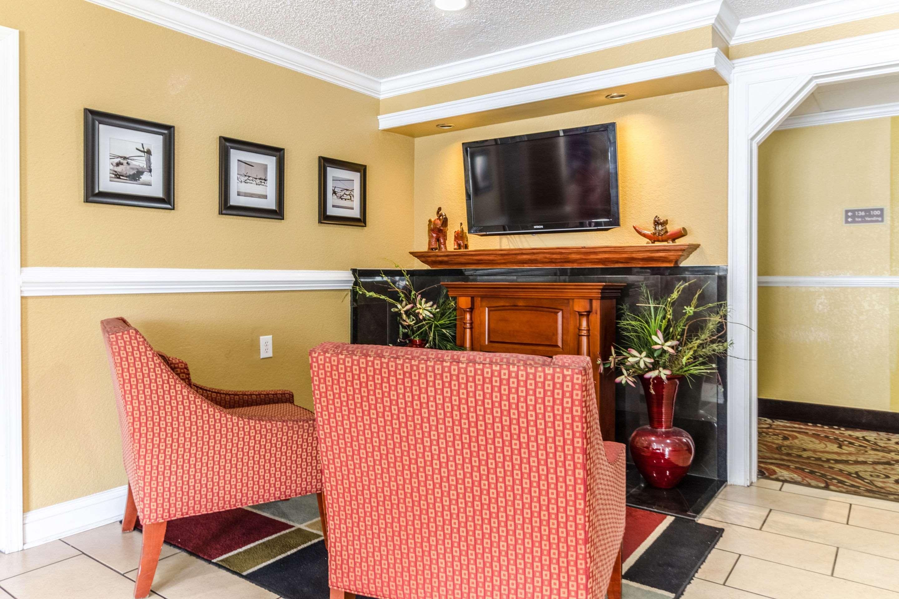Rodeway Inn & Suites Jacksonville Near Camp Lejeune Eksteriør billede