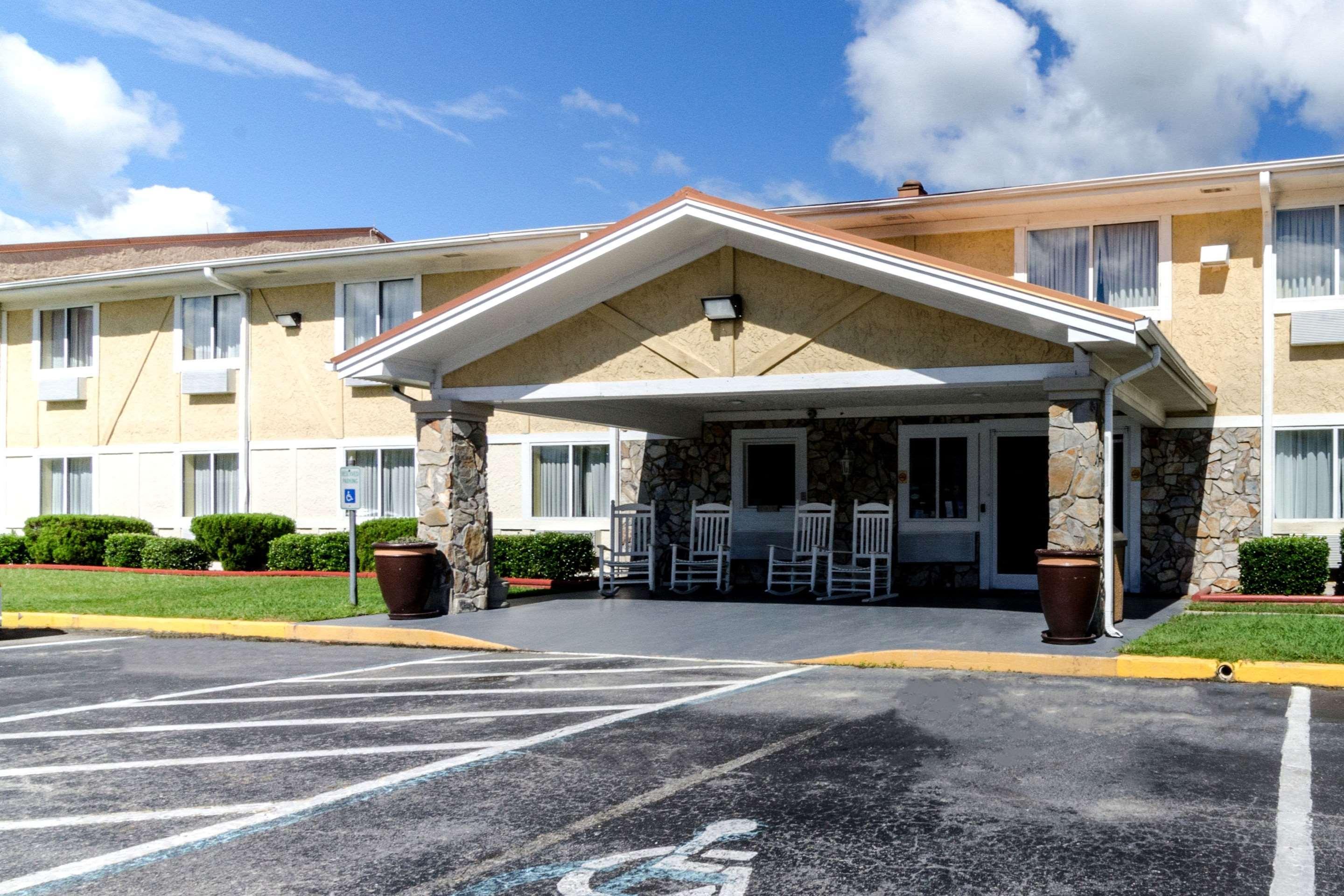 Rodeway Inn & Suites Jacksonville Near Camp Lejeune Eksteriør billede