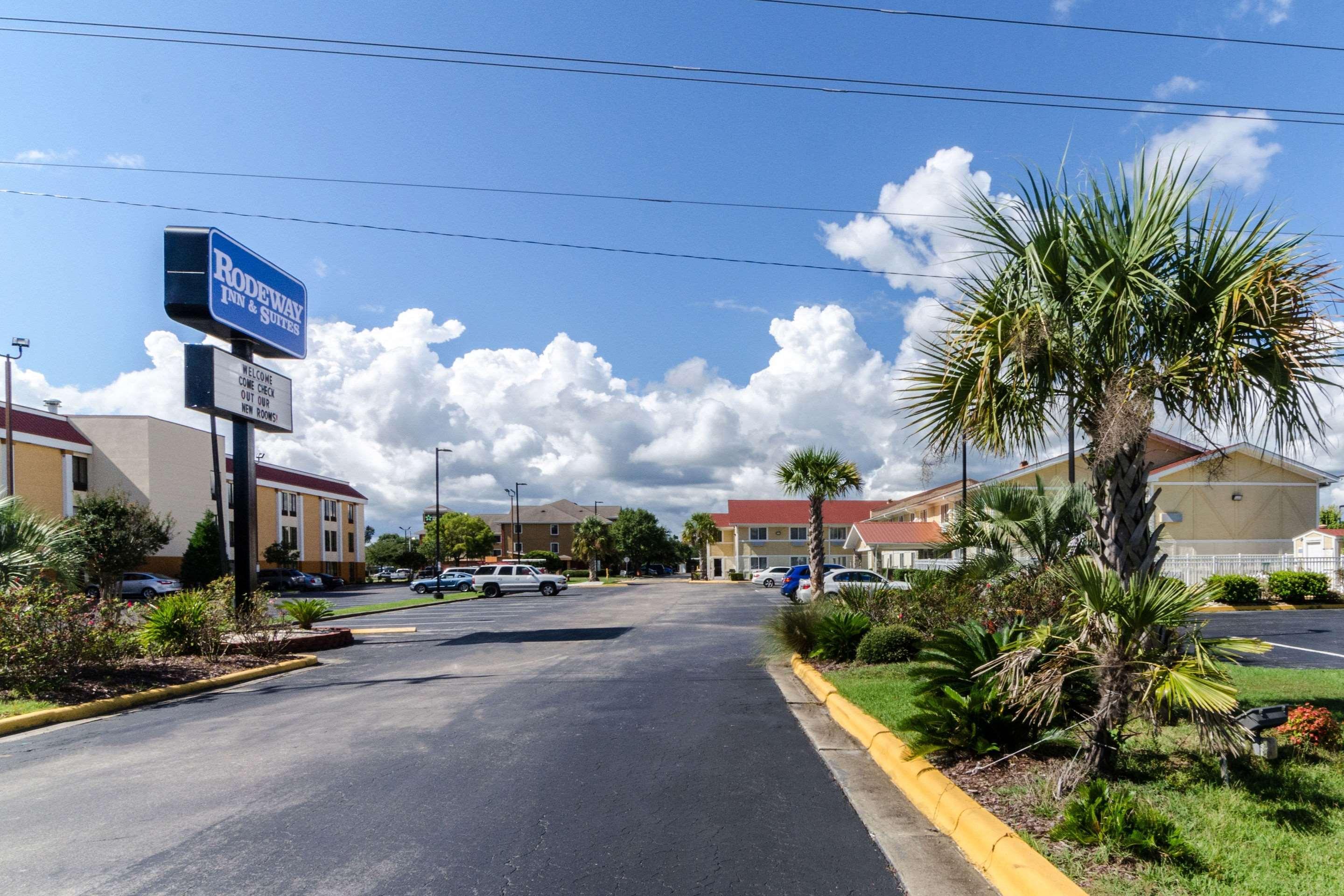Rodeway Inn & Suites Jacksonville Near Camp Lejeune Eksteriør billede